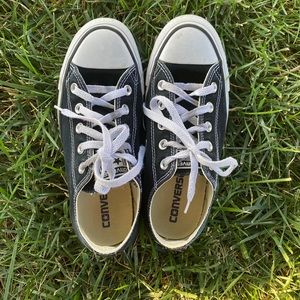 Converse Classic Black & White low-rise Women’s 6